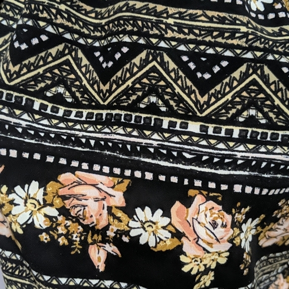 Off Shoulder Blouse - Picture 4 of 5